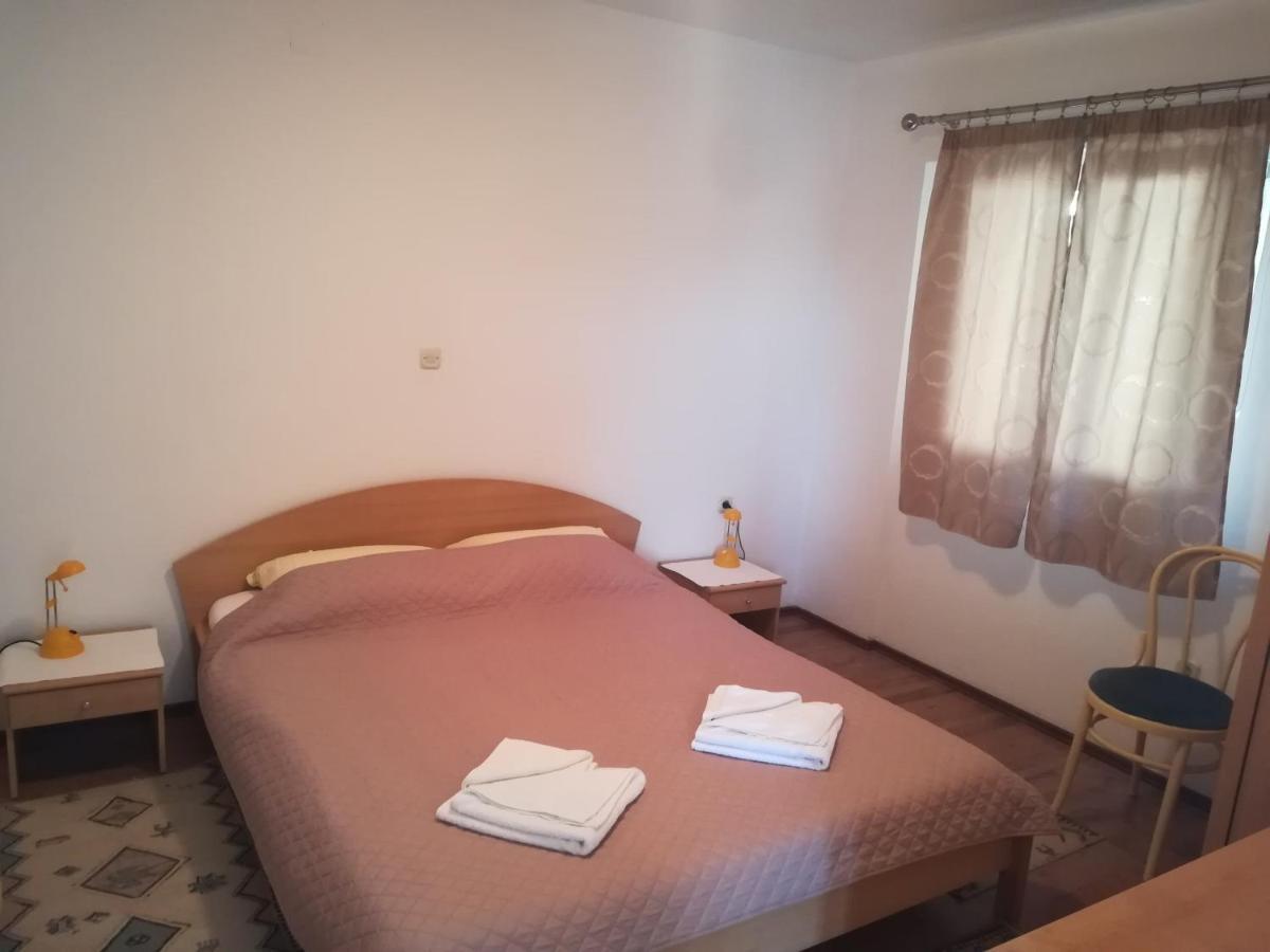 Apartments Vukas ルンバルダ エクステリア 写真